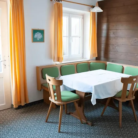 Appartementhaus Huber אברזי